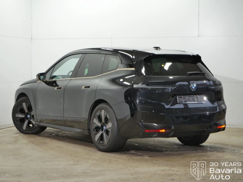 BMW iX 40 xDrive Sport, снимка 2 - Автомобили и джипове - 52727836
