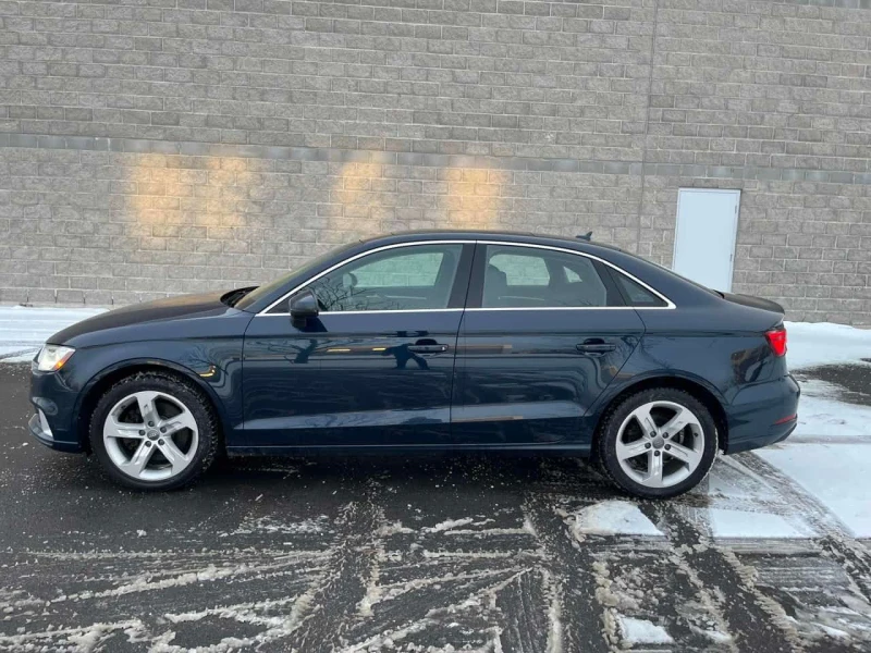 Audi A3 * Komfort * CARFAX * ПАНО * KEYLESS * ПОДГРЕВИ * , снимка 2 - Автомобили и джипове - 53584538