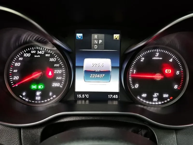 Mercedes-Benz C 220, снимка 8 - Автомобили и джипове - 54282442