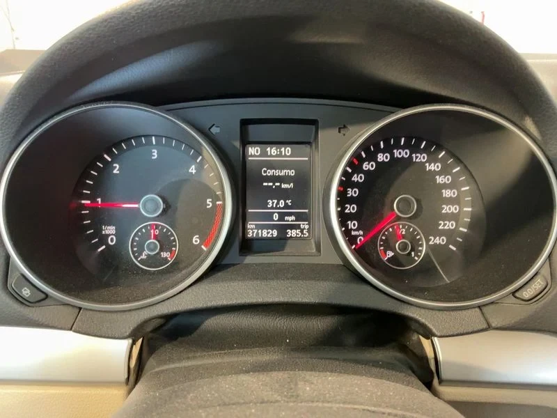 VW Golf VI 1.6 TDI Highline, снимка 4 - Автомобили и джипове - 55467688