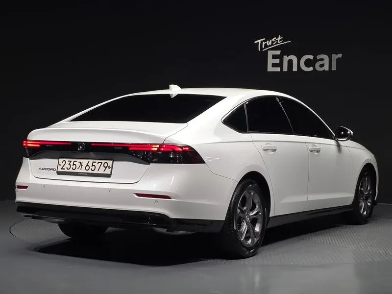 Honda Accord 1.5 Turbo, снимка 2 - Автомобили и джипове - 55815320