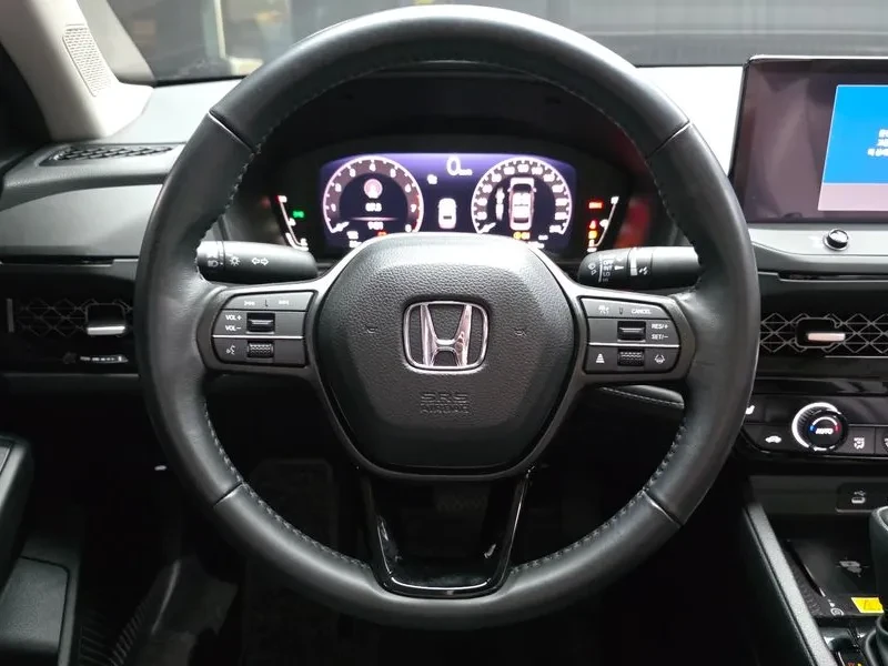 Honda Accord 1.5 Turbo, снимка 13 - Автомобили и джипове - 55815320