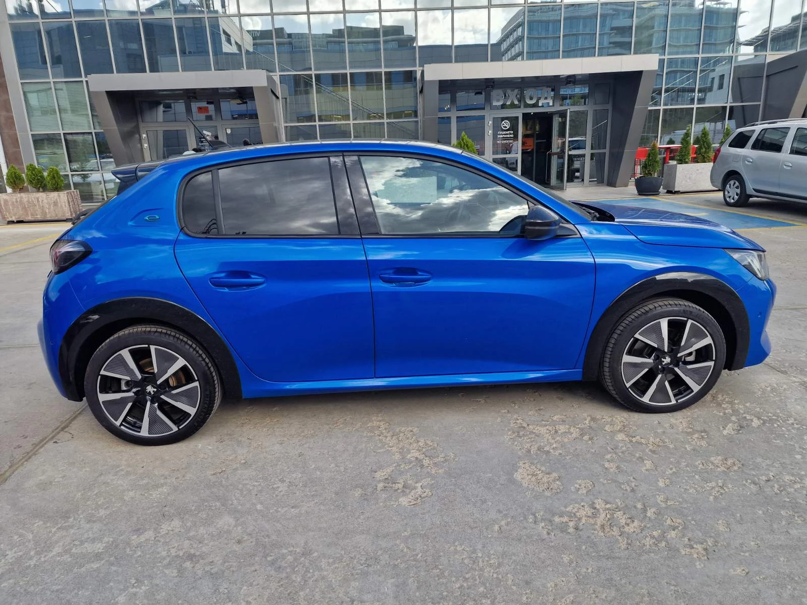 Peugeot 208 GT, снимка 1