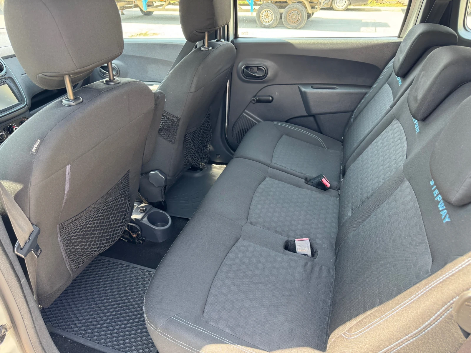 Dacia Lodgy 1.2 Turbo Stepway Swiss - изображение 7