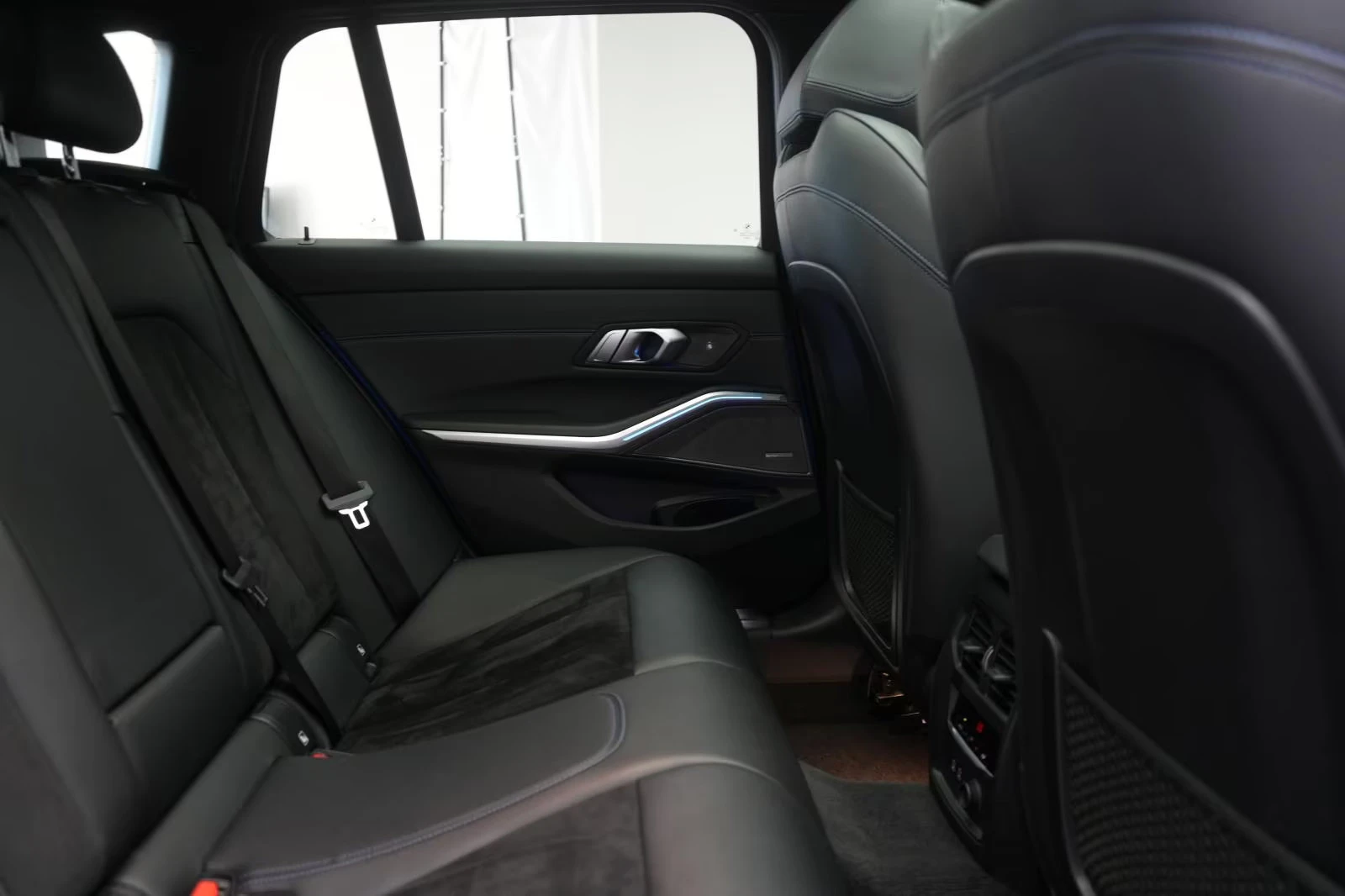 BMW 330 d/256HP/TOURING/M-SPORT/PANO/H&K/NAVI/CPLAY/571g | Mobile.bg   15