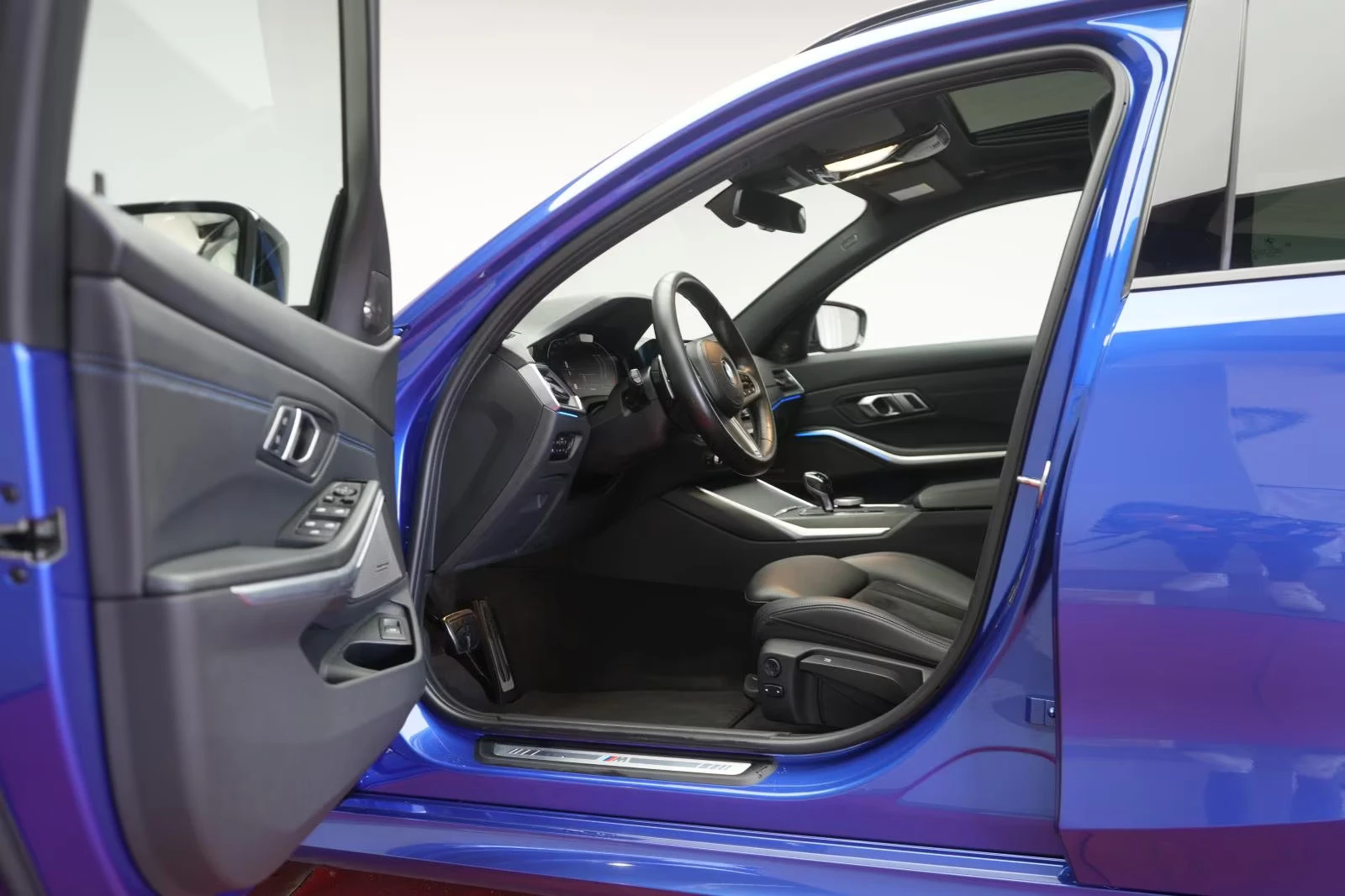 BMW 330 d/256HP/TOURING/M-SPORT/PANO/H&K/NAVI/CPLAY/571g - изображение 6