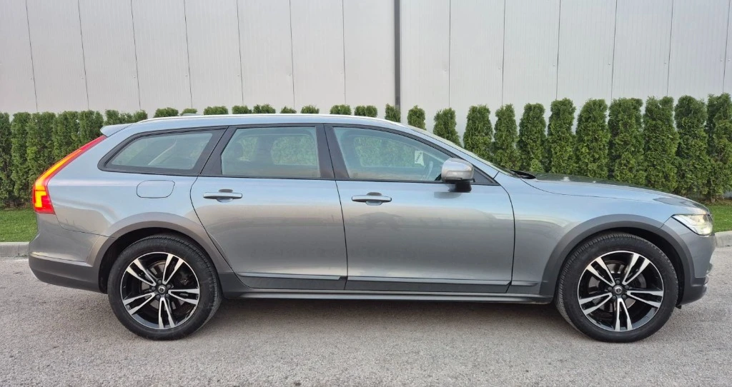 Volvo V90 Cross Country D4 - изображение 6