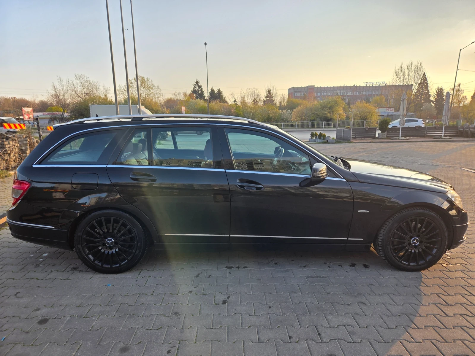 Mercedes-Benz C 320 Avantgarde 4Matic 7G-Tronic, снимка 3 - Автомобили и джипове - 54344937