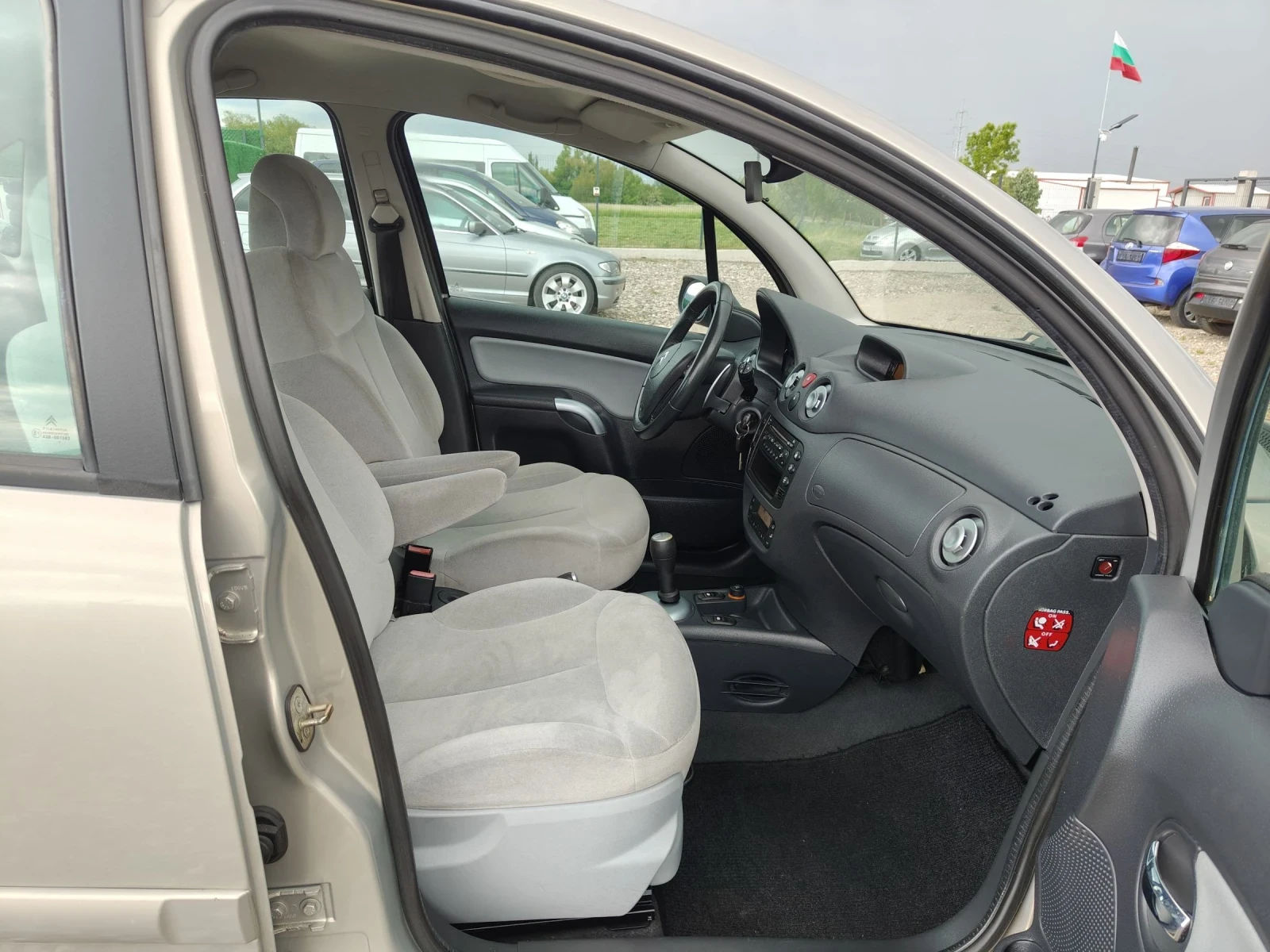 Citroen C3 1.6i automatic 110 Хил.км, снимка 15 - Автомобили и джипове - 54609296