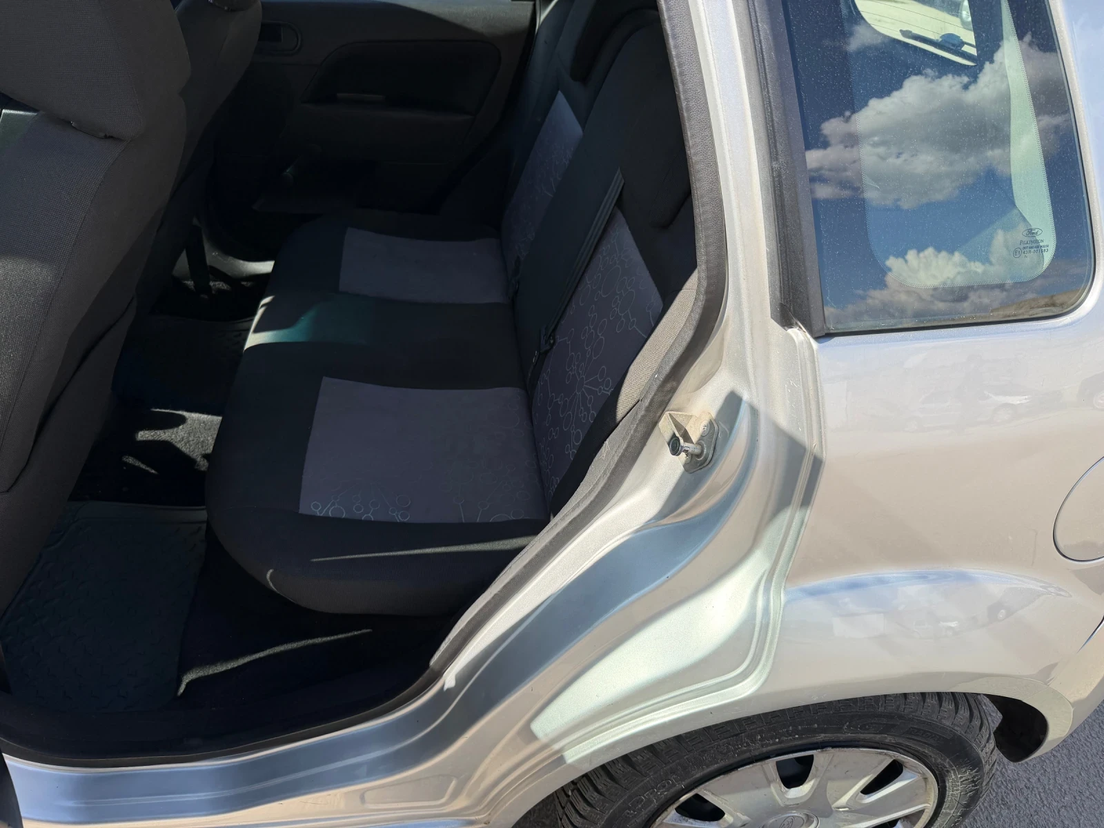 Ford Fiesta 1, 4i-ПървиСобственик-130000км.-НОВА, снимка 14 - Автомобили и джипове - 54691580