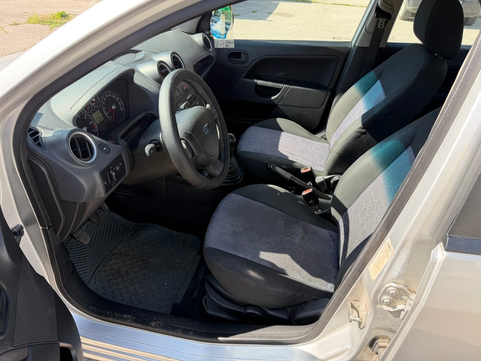 Ford Fiesta 1, 4i-ПървиСобственик-130000км.-НОВА, снимка 15 - Автомобили и джипове - 54691580