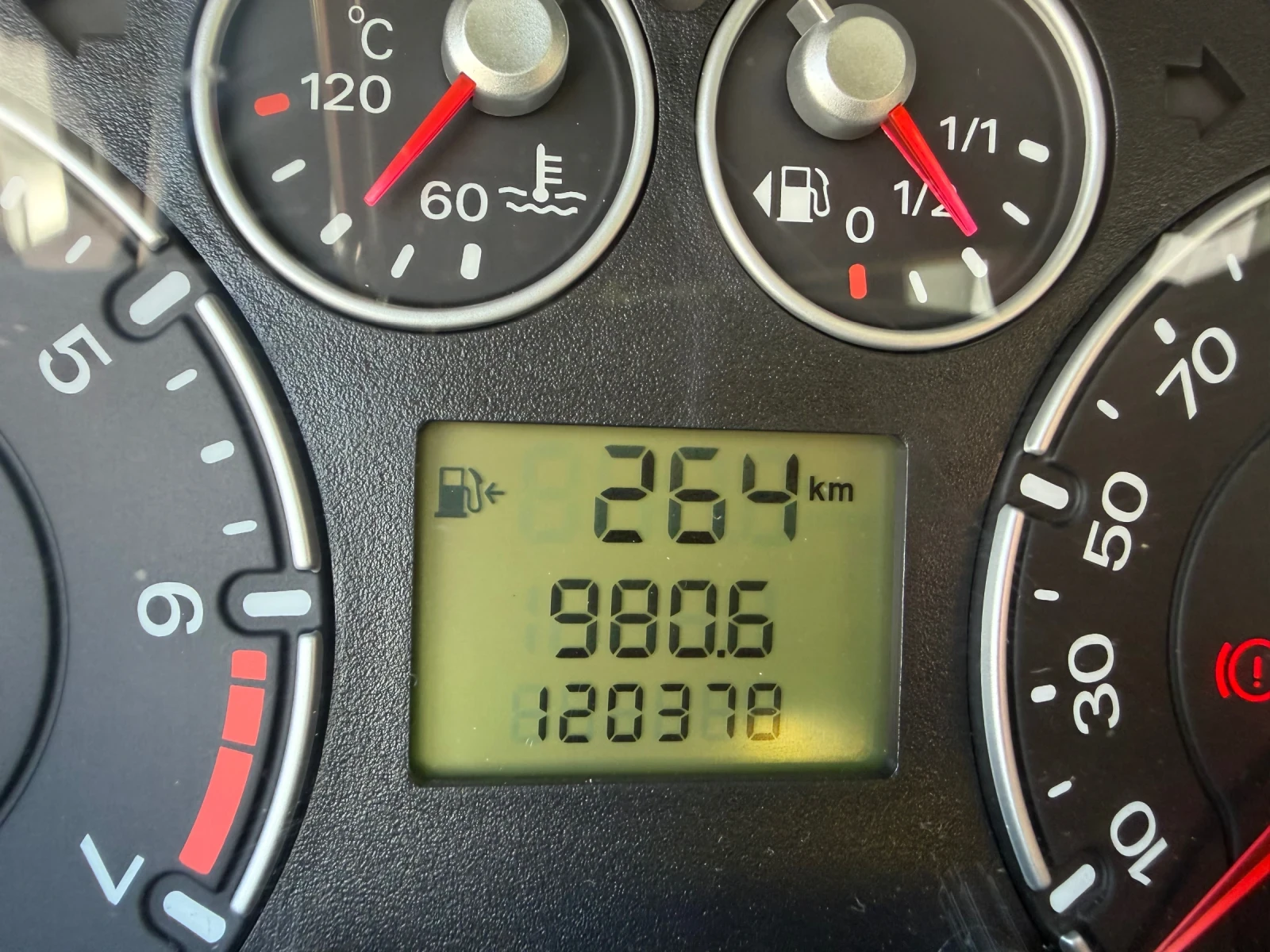 Ford Fiesta 1, 4i-ПървиСобственик-130000км.-НОВА, снимка 7 - Автомобили и джипове - 54691580