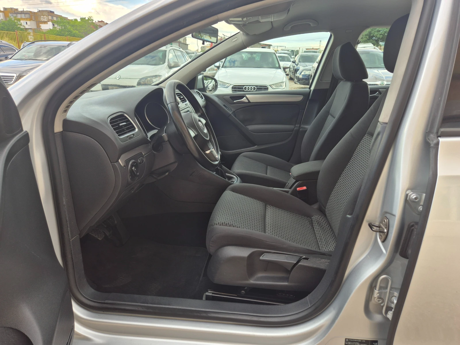 VW Golf 1.6TDI 105К.С. ITALY, снимка 13 - Автомобили и джипове - 54767007