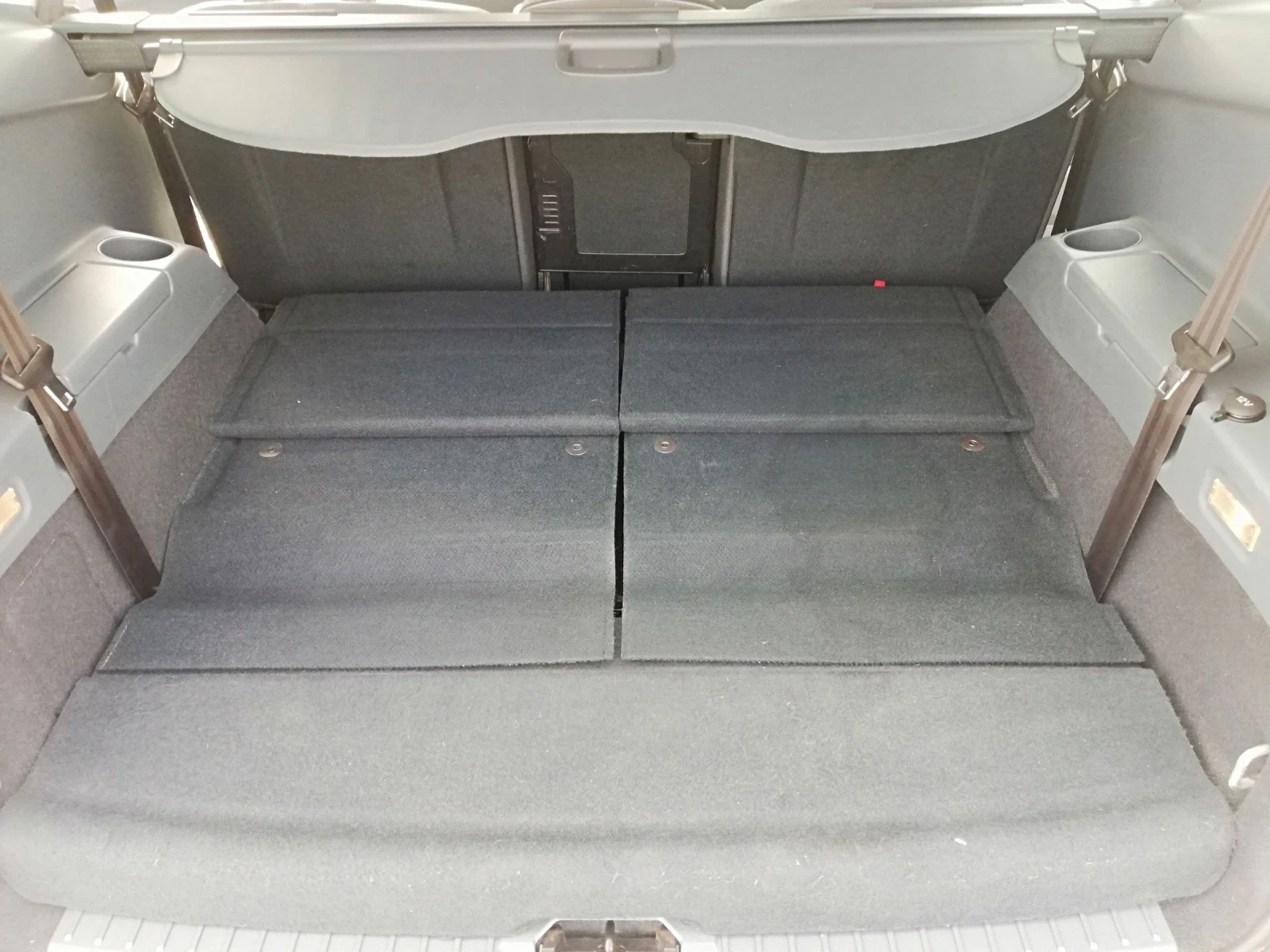 Ford C-max GRAND 1.6D KLI ITALIA, снимка 15 - Автомобили и джипове - 55368764