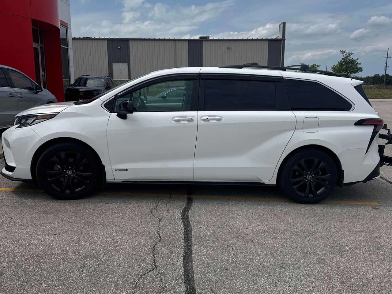 Toyota Sienna * FWD * АВТОКРЕДИТ БЕЗ ПЪРВОНАЧАЛНА ВНОСКА* , снимка 2 - Автомобили и джипове - 55427692
