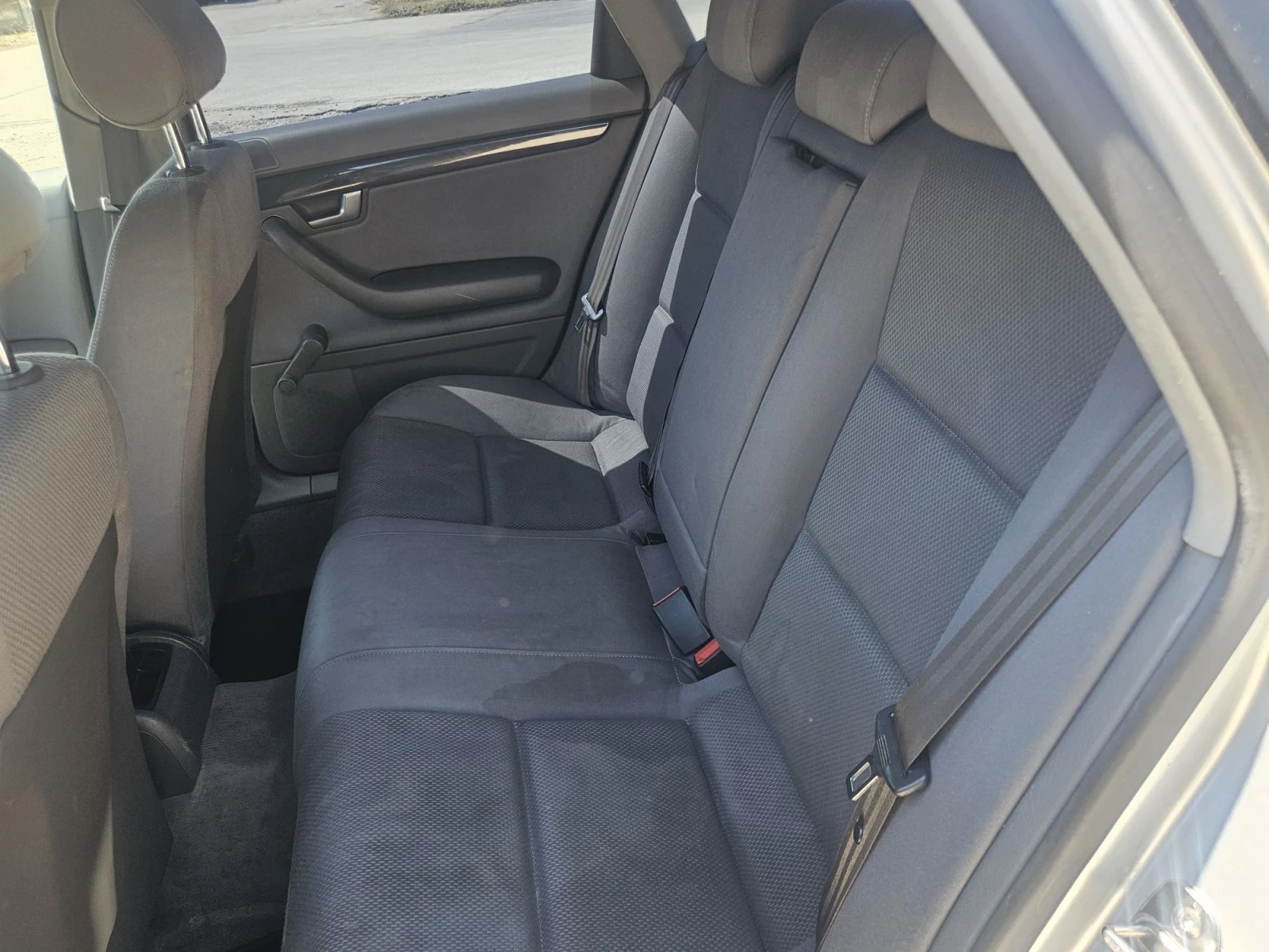 Audi A4 2.5 TDI 180ps* Ръчка, снимка 5 - Автомобили и джипове - 55689760