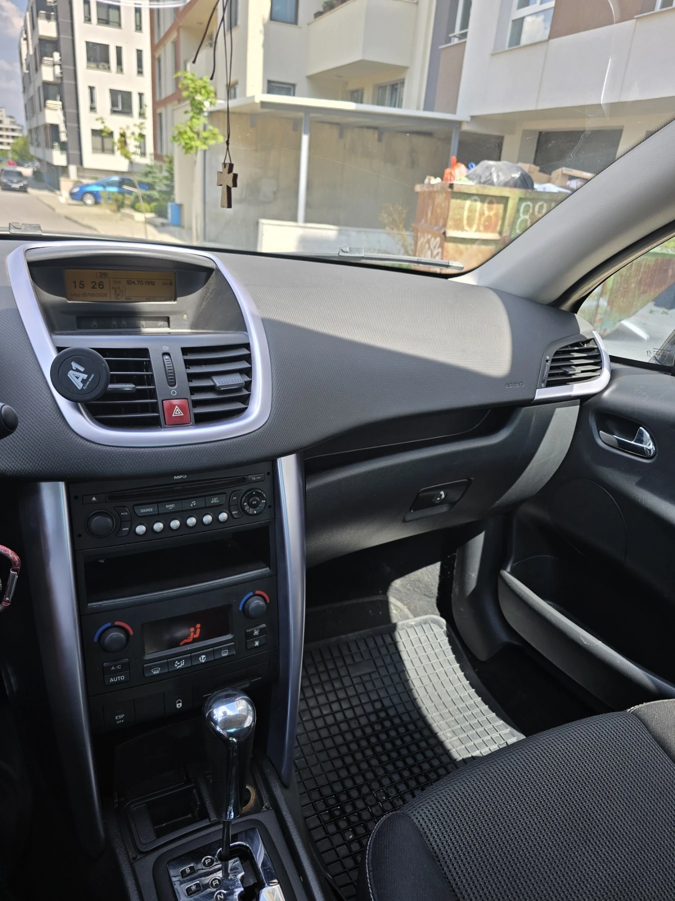 Peugeot 207 cc, снимка 9 - Автомобили и джипове - 55710326