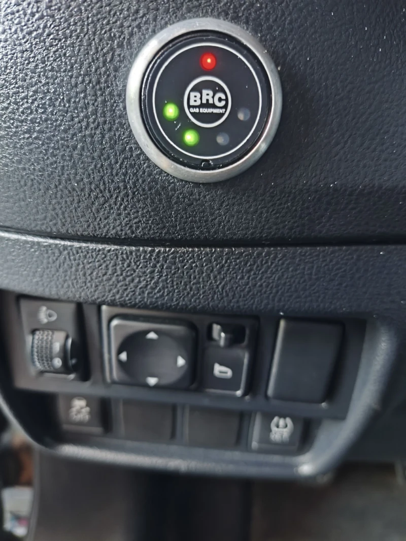 Nissan Juke 1.6i GAZ BRC, снимка 14 - Автомобили и джипове - 51403048