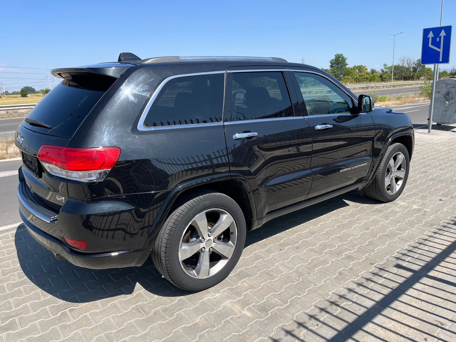 Jeep Grand cherokee 3.0 D/Overland - изображение 4