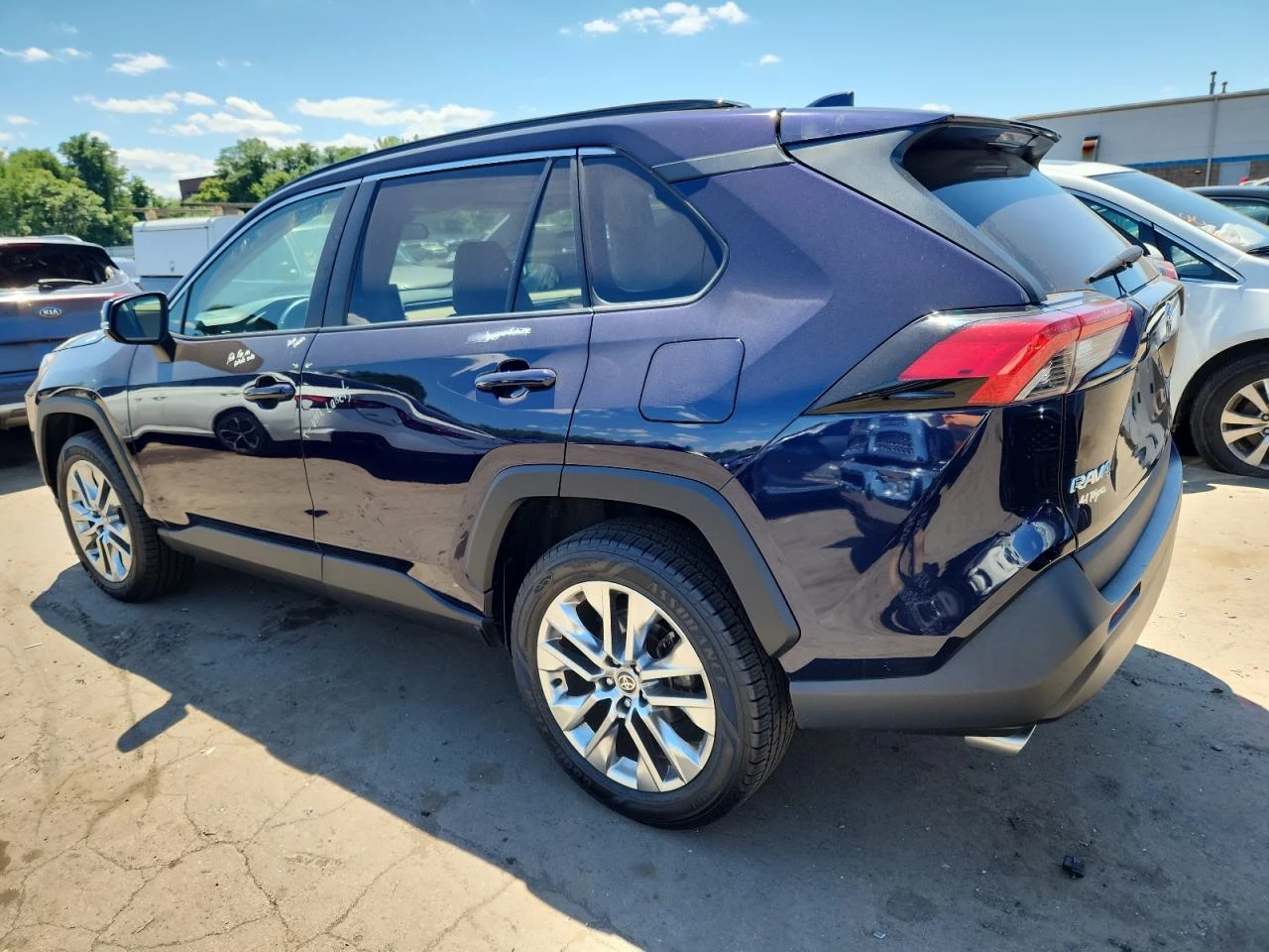 Toyota Rav4 XLE PREMIUM  - изображение 2