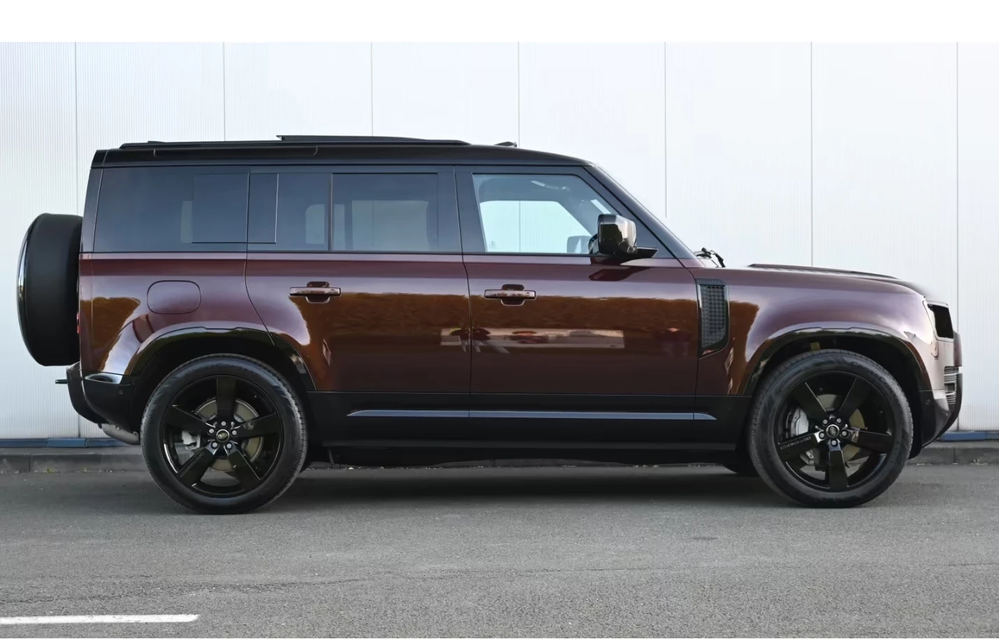 Land Rover Defender 110 D300 Sedona Edition - изображение 2