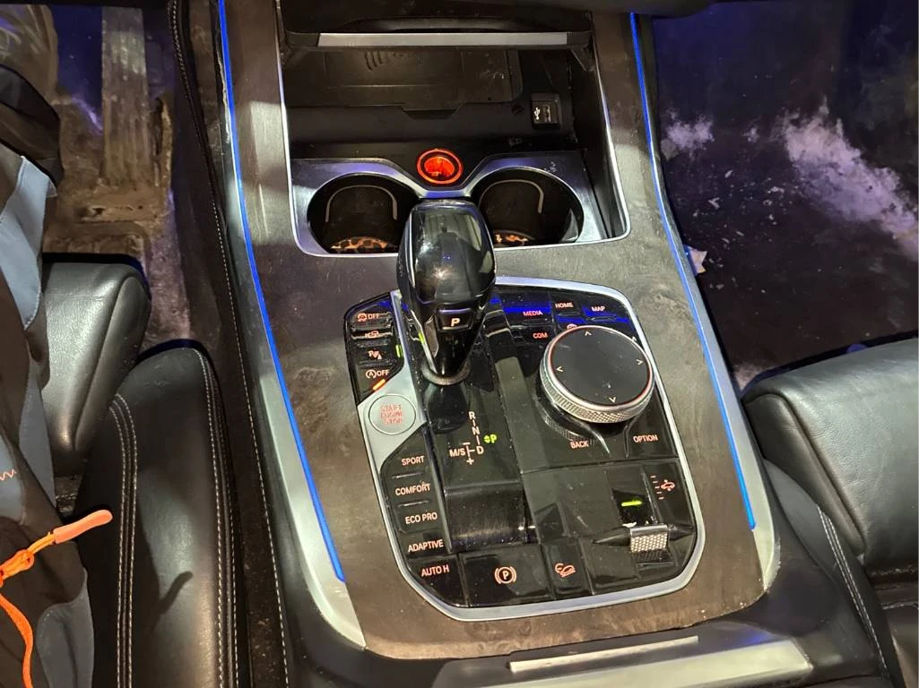 BMW X7 xDrive40i * ДИСТРОНИК * 360 * ХЕД-ЪП * ВЪЗДУШНО, снимка 9 - Автомобили и джипове - 54122044