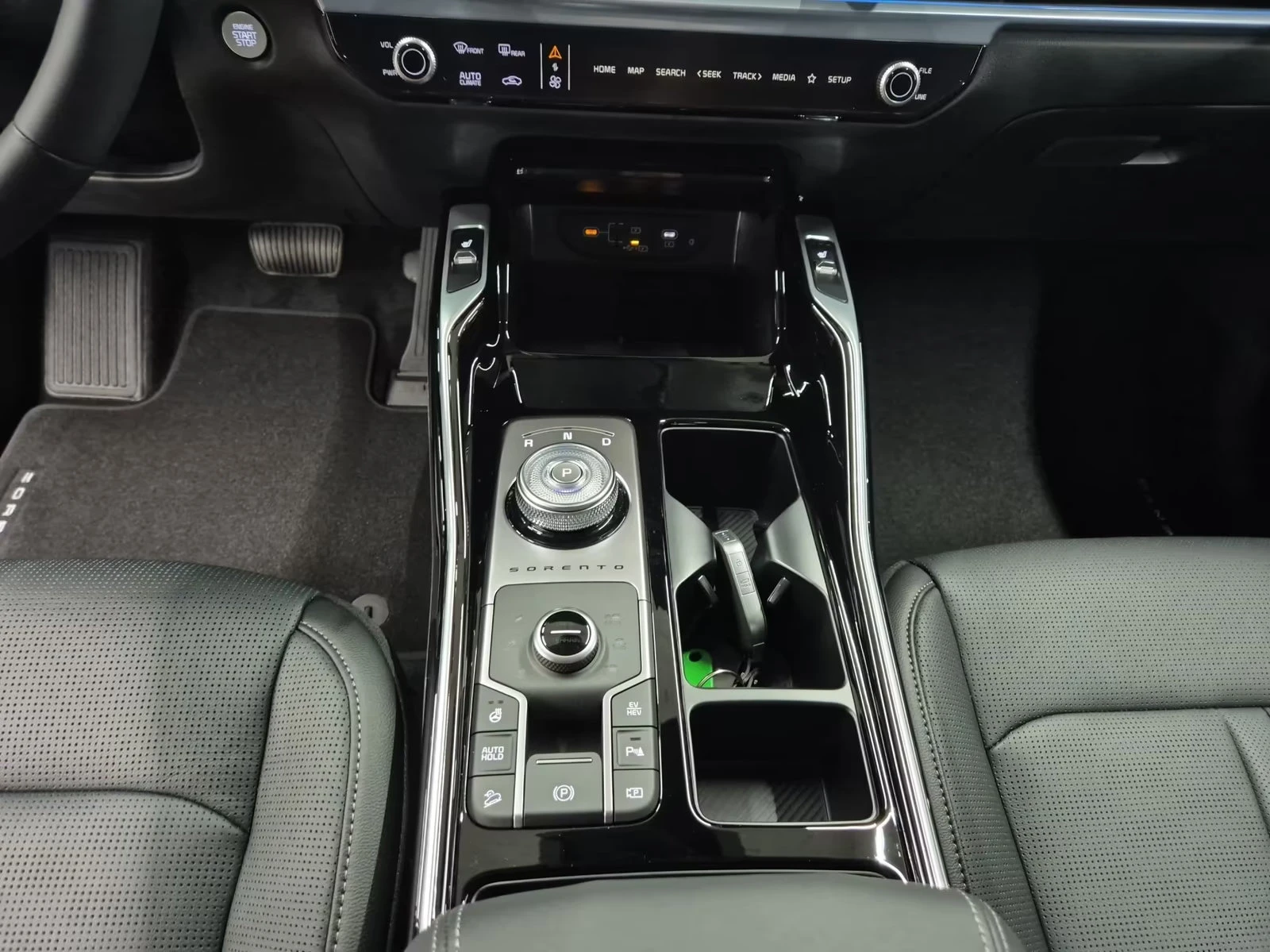 Kia Sorento PHEV/252HP/SPIRIT/AWD/360/PANO/MEMO/LED/604q, снимка 12 - Автомобили и джипове - 55691735