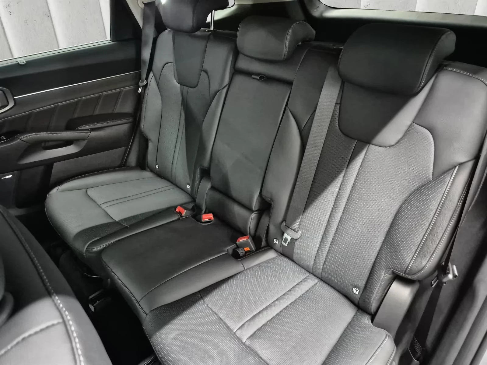 Kia Sorento PHEV/252HP/SPIRIT/AWD/360/PANO/MEMO/LED/604q, снимка 14 - Автомобили и джипове - 55691735