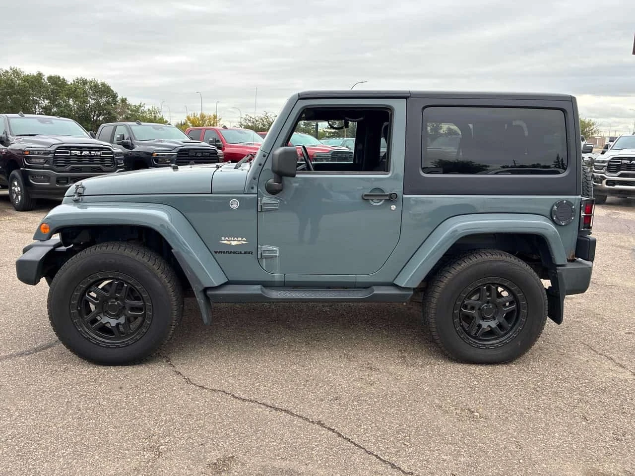 Jeep Wrangler * Sahara * АВТОКРЕДИТ * , снимка 2 - Автомобили и джипове - 56175254
