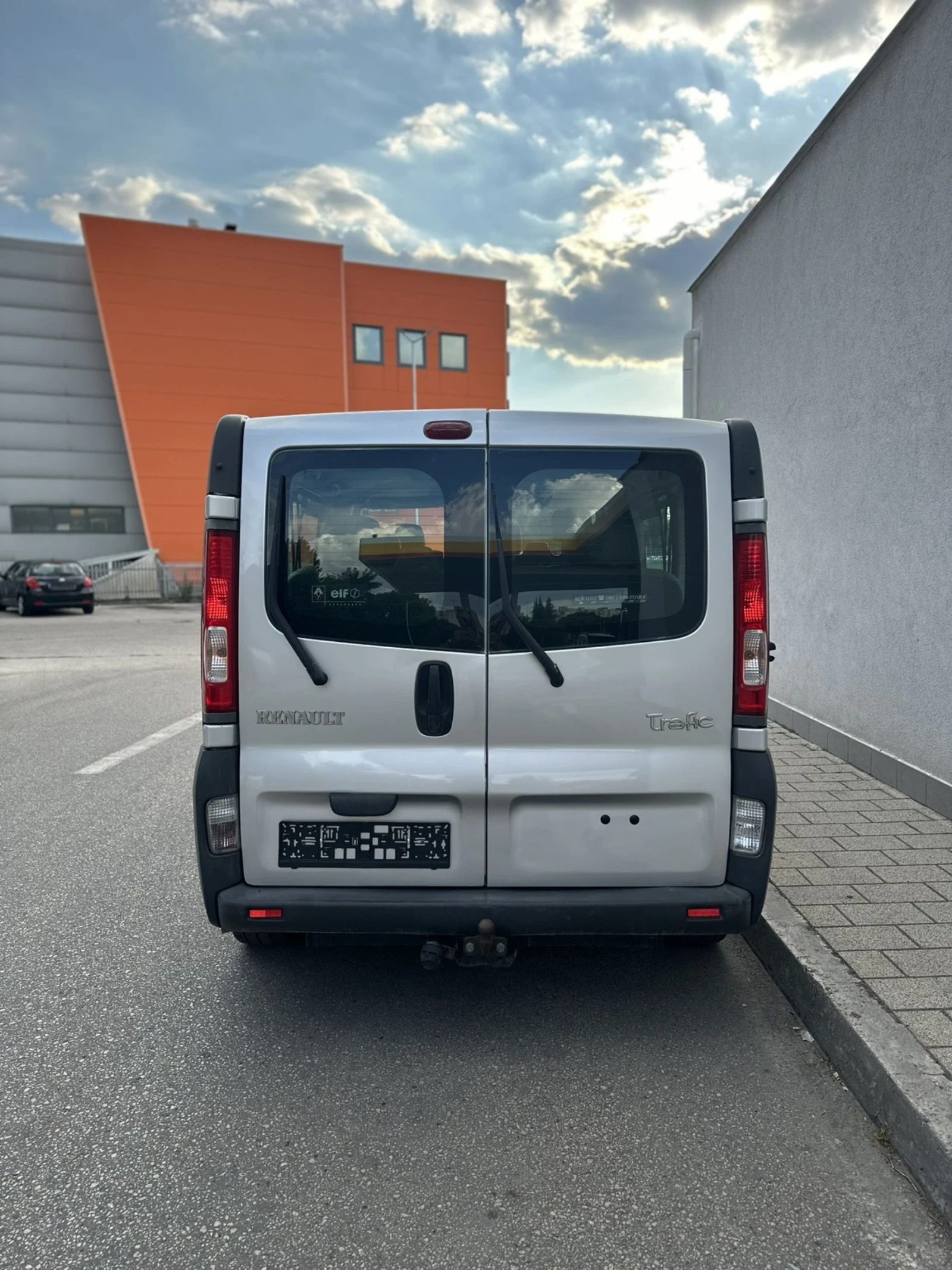 Renault Trafic 1.9 DCI 101к.с 8+ 1, снимка 4 - Бусове и автобуси - 55052364