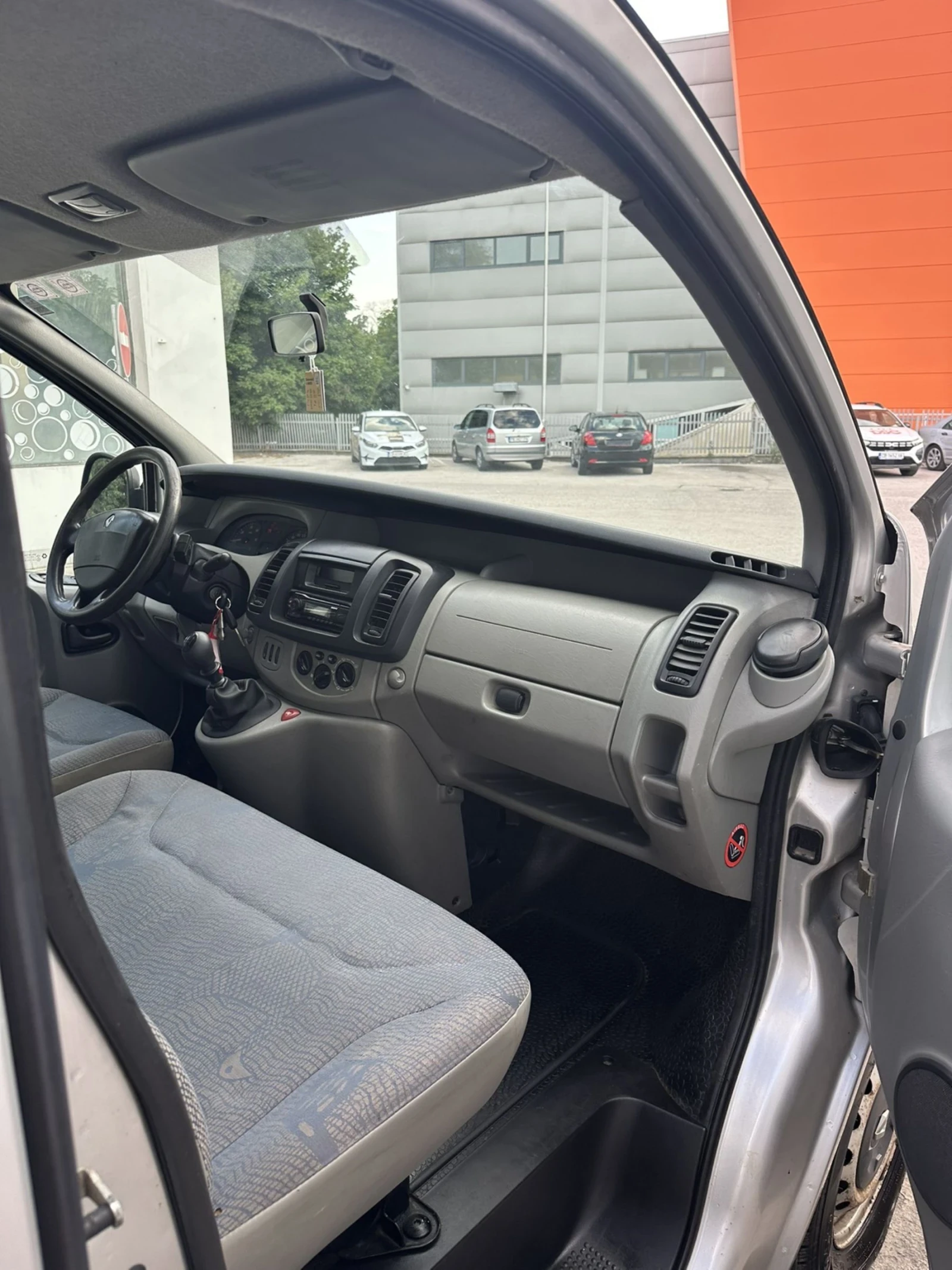 Renault Trafic 1.9 DCI 101к.с 8+ 1, снимка 12 - Бусове и автобуси - 55052364