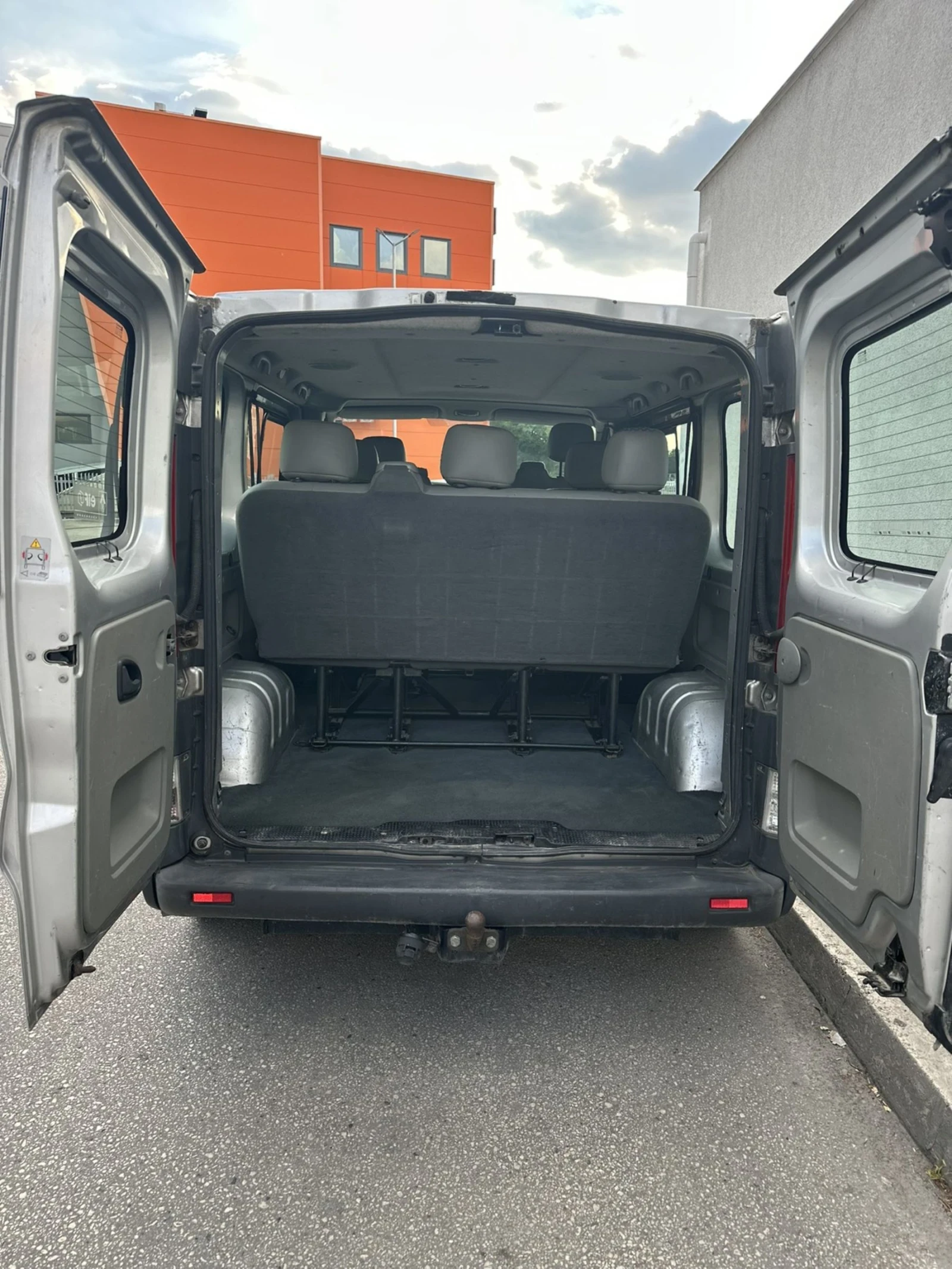 Renault Trafic 1.9 DCI 101к.с 8+ 1, снимка 8 - Бусове и автобуси - 55052364