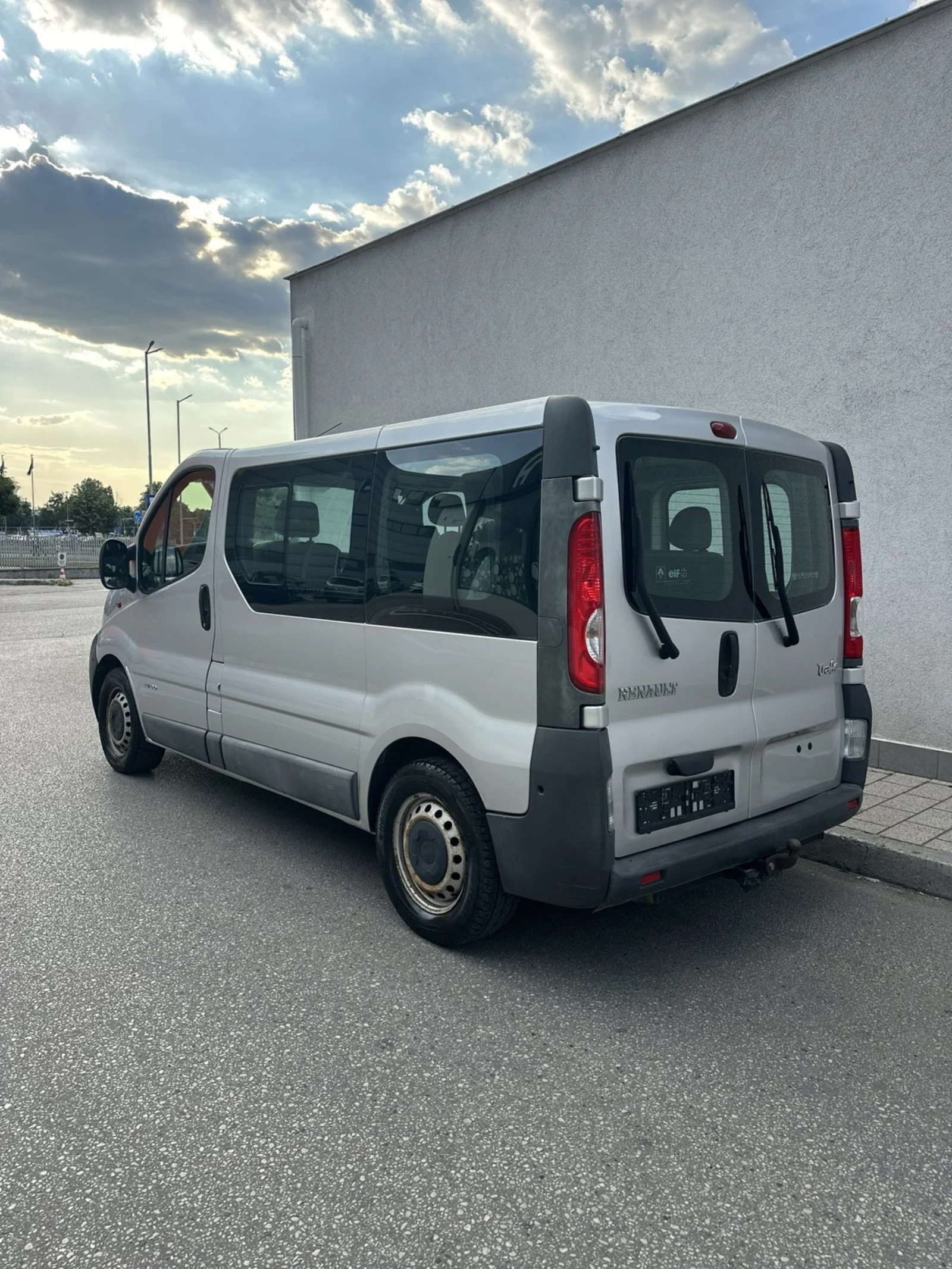 Renault Trafic 1.9 DCI 101к.с 8+ 1, снимка 6 - Бусове и автобуси - 55052364