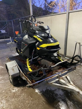  Ski-Doo Summit