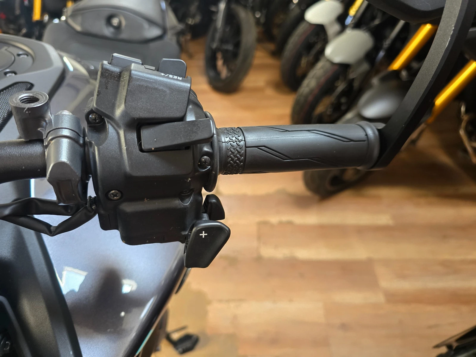 Yamaha Mt-09 Y-AMT 2025  NEW 2300KM!!!, снимка 11 - Мотоциклети и мототехника - 56060447
