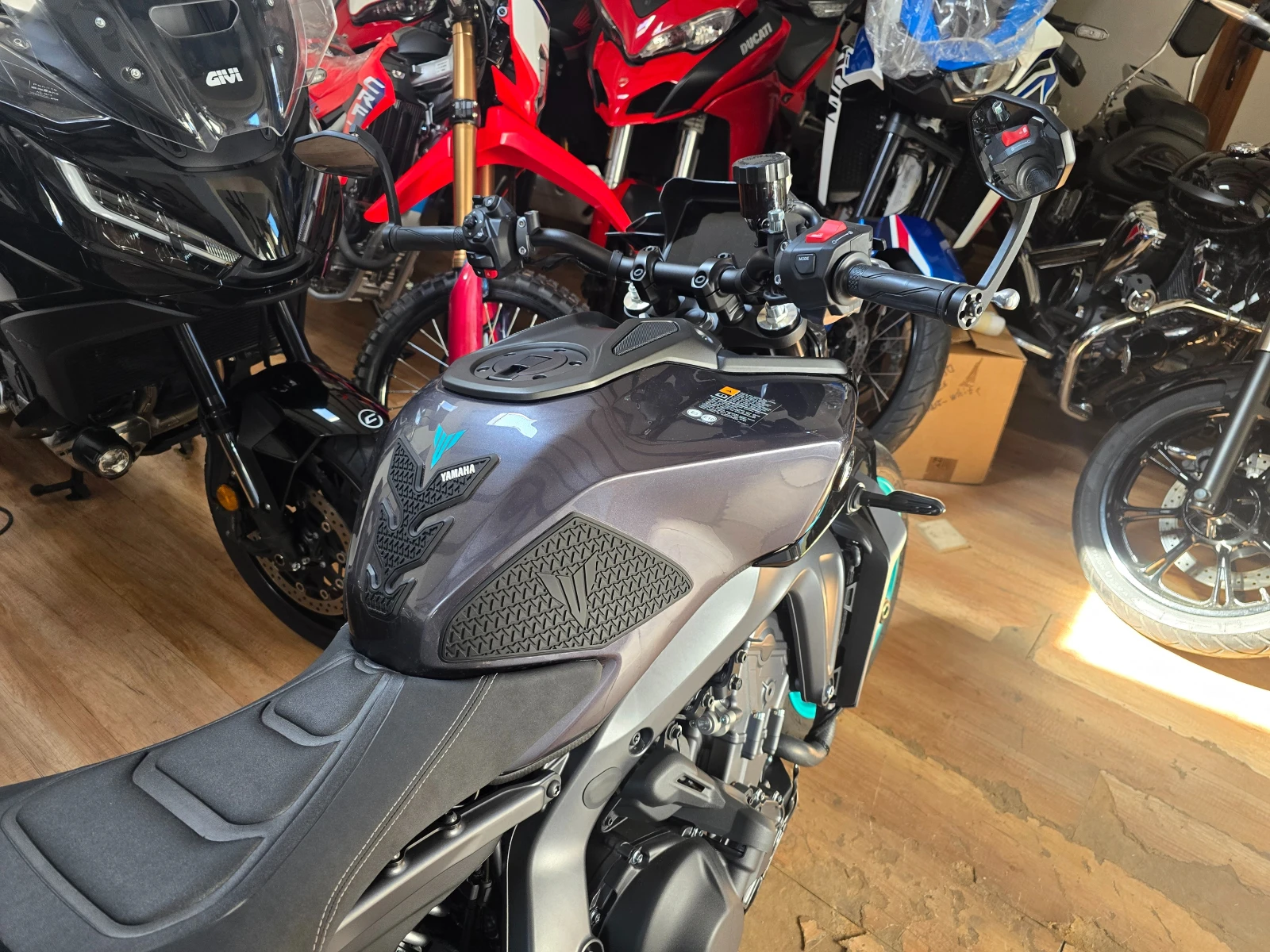 Yamaha Mt-09 Y-AMT 2025  NEW 2300KM!!!, снимка 10 - Мотоциклети и мототехника - 56060447