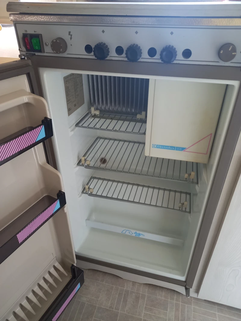 Каравана Chateau 430, снимка 8 - Каравани и кемпери - 51894842