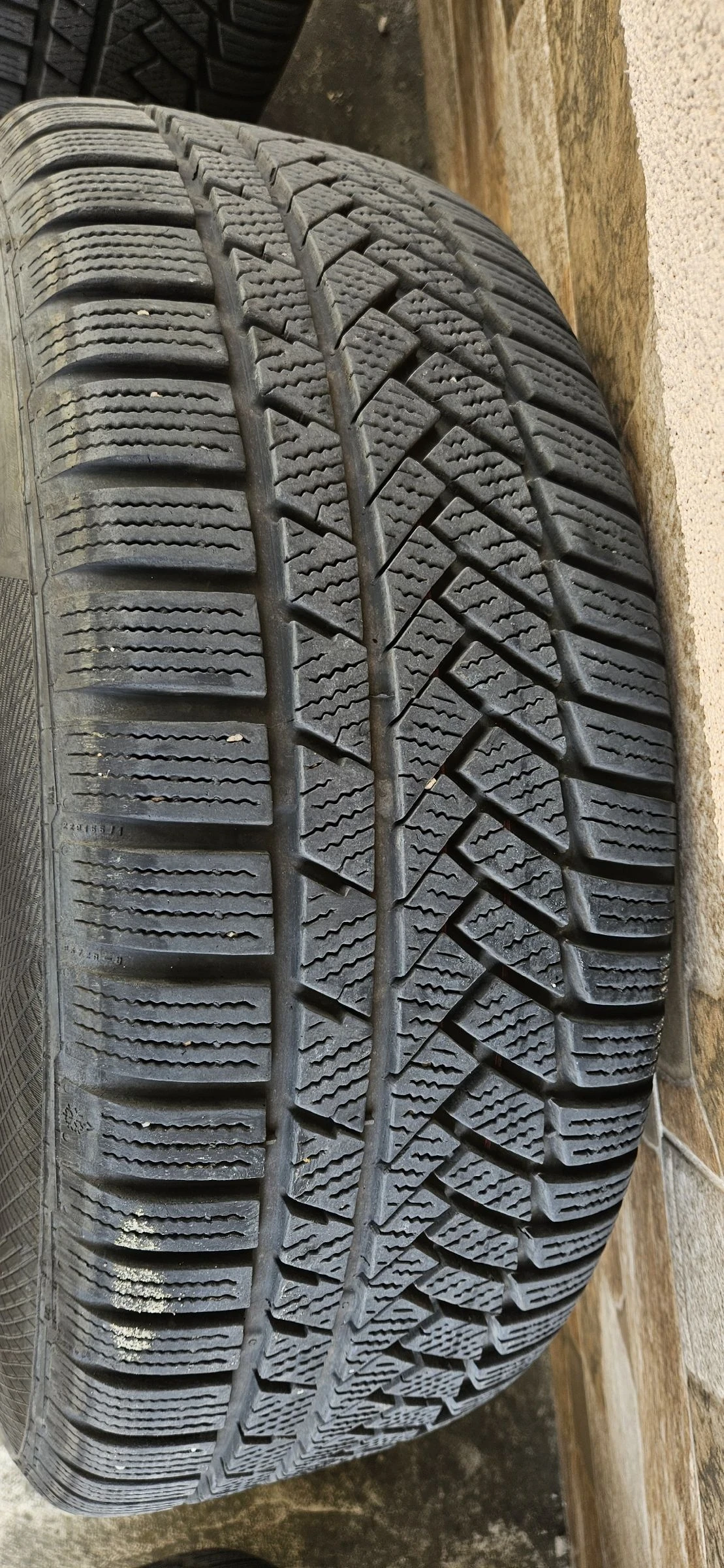 Гуми Зимни 225/55R16, снимка 6 - Гуми и джанти - 53933422