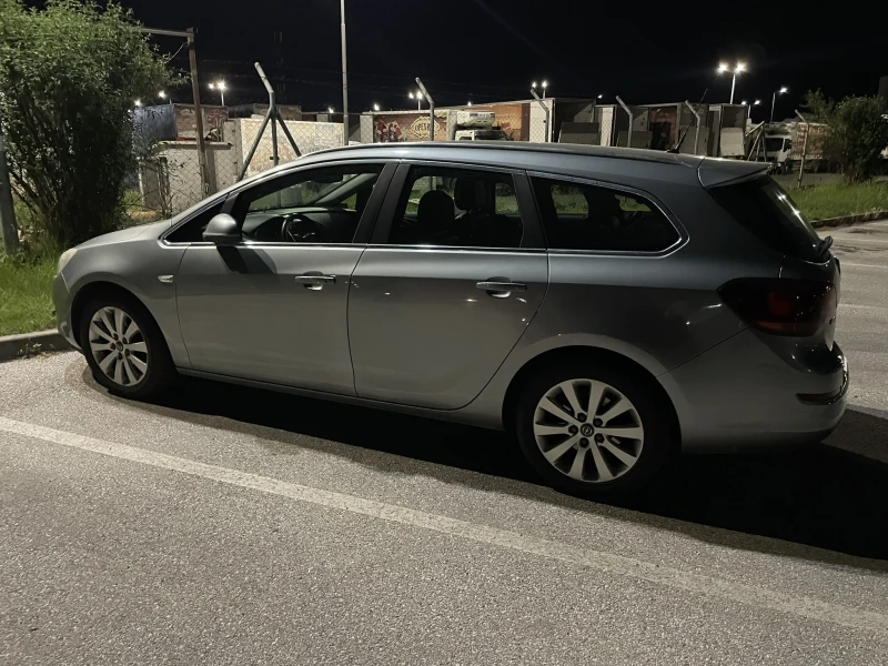 Opel Astra J Sports Tourer 1.7 CDTI (125 кс) COSMO, снимка 6 - Автомобили и джипове - 52057944