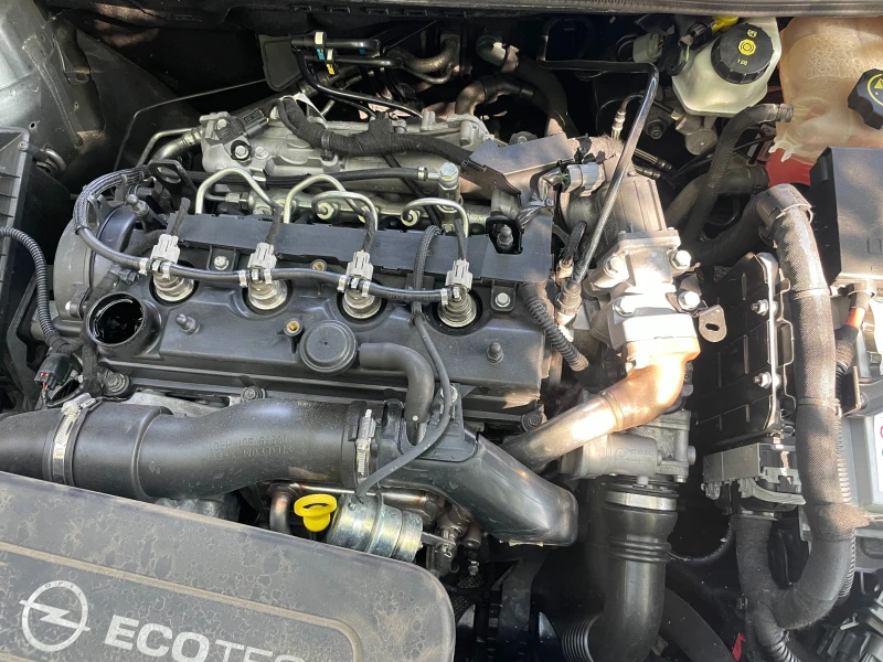 Opel Astra J Sports Tourer 1.7 CDTI (125 кс) COSMO, снимка 12 - Автомобили и джипове - 52057944