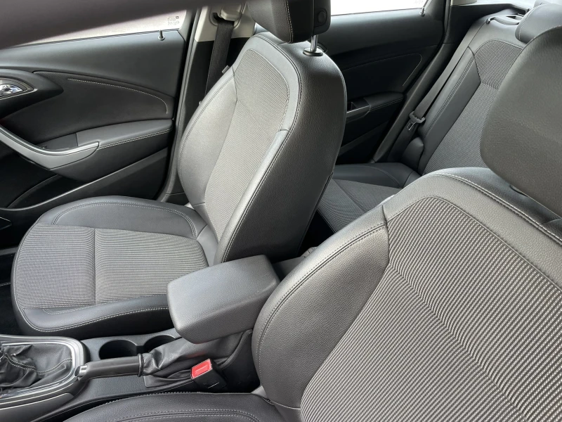 Opel Astra J Sports Tourer 1.7 CDTI (125 кс) COSMO, снимка 8 - Автомобили и джипове - 52057944