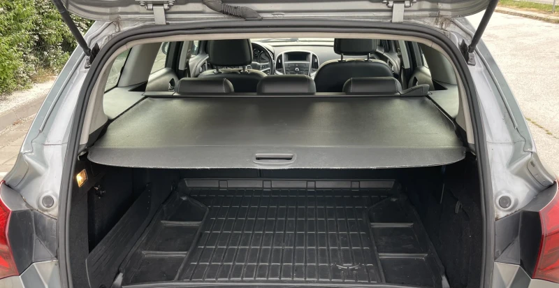 Opel Astra J Sports Tourer 1.7 CDTI (125 кс) COSMO, снимка 11 - Автомобили и джипове - 52057944