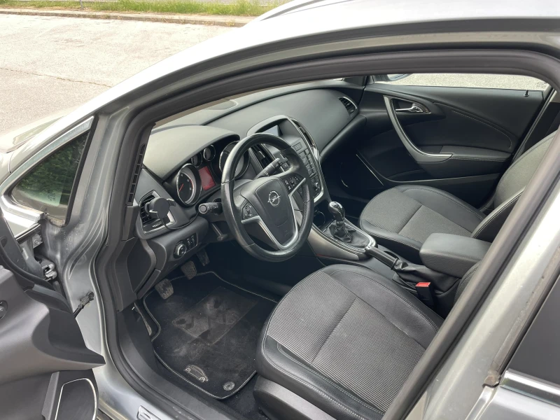Opel Astra J Sports Tourer 1.7 CDTI (125 кс) COSMO, снимка 7 - Автомобили и джипове - 52057944