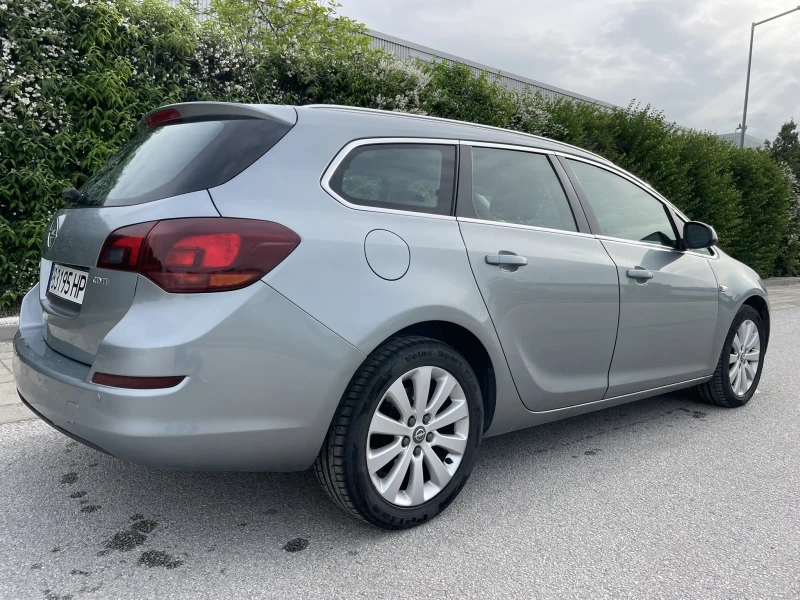 Opel Astra J Sports Tourer 1.7 CDTI (125 кс) COSMO, снимка 4 - Автомобили и джипове - 52057944