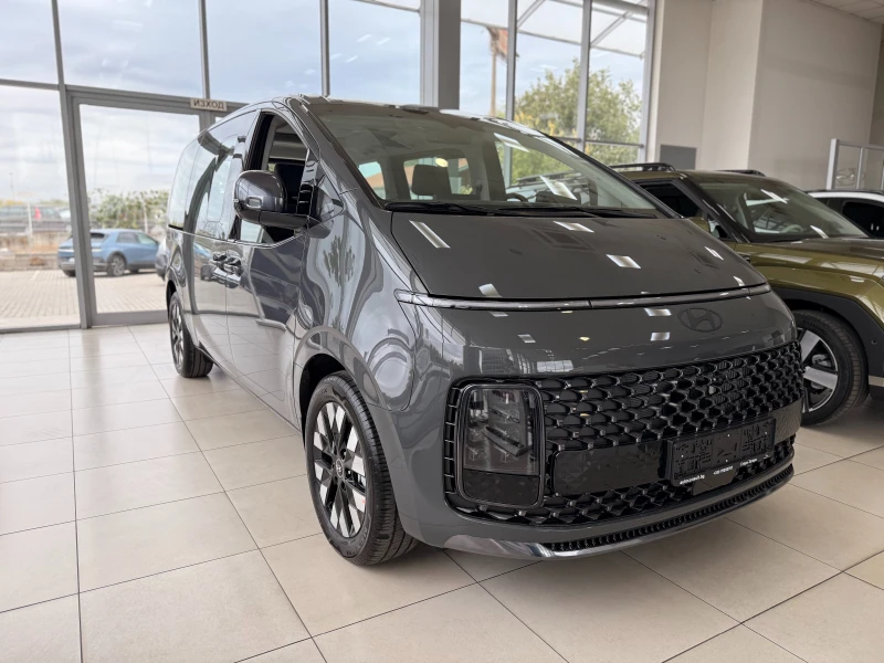 Hyundai Staria Luxury Hybrid 215 к.с. 6AT 6+ 1 места , снимка 2 - Автомобили и джипове - 51880994
