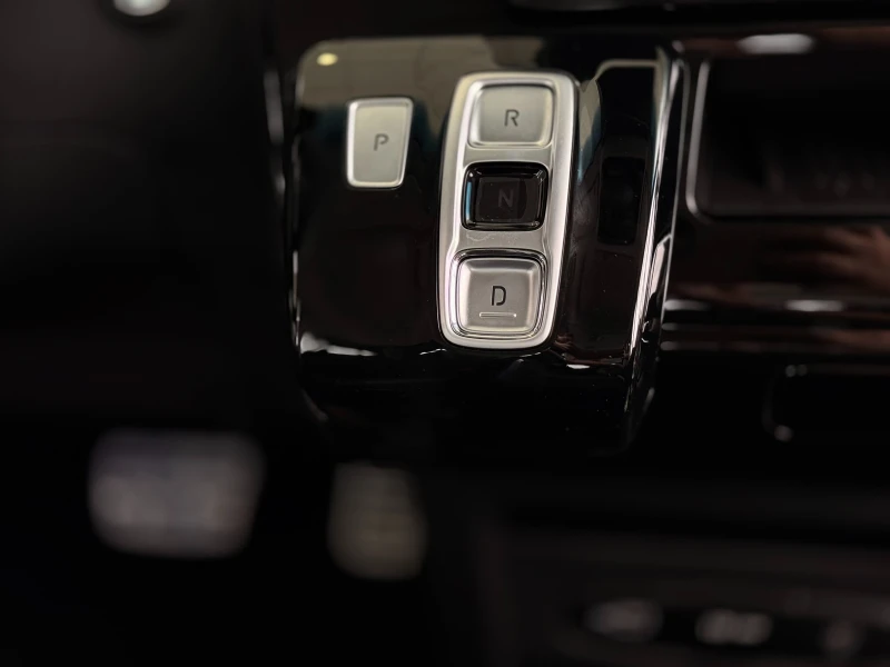 Hyundai Staria Luxury Hybrid 215 к.с. 6AT 6+ 1 места , снимка 11 - Автомобили и джипове - 51880994