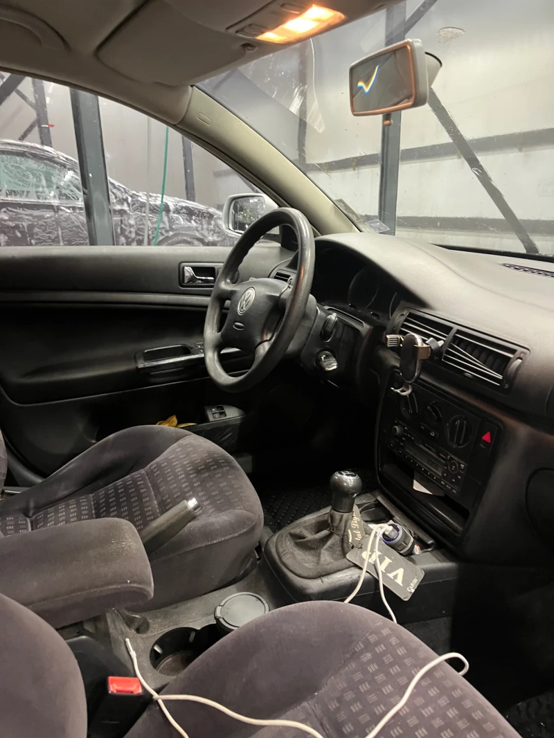 VW Passat 1.9 TDI, снимка 4 - Автомобили и джипове - 53405425