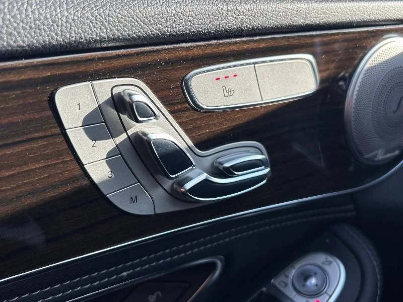 Mercedes-Benz C 300 * CARFAX * ПОДГРЕВИ * ПАМЕТ * КАМЕРА, снимка 11 - Автомобили и джипове - 53379234