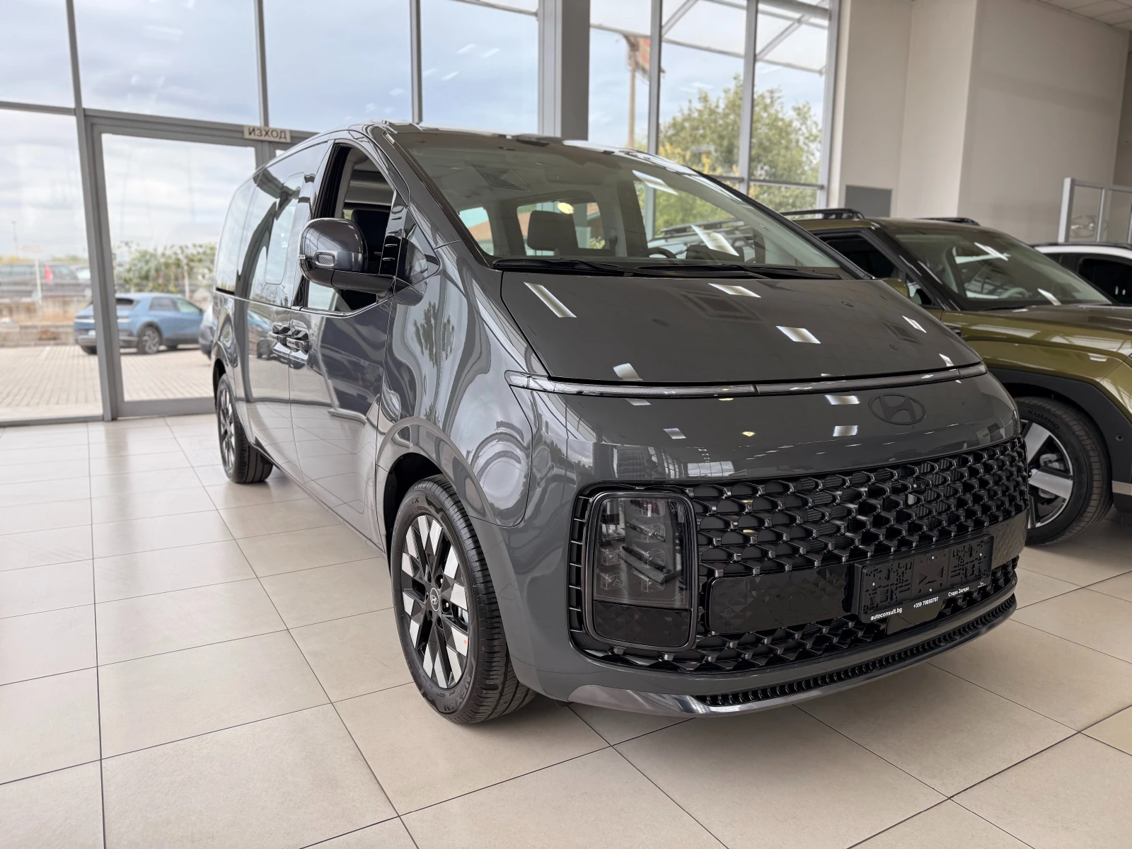 Hyundai Staria Luxury 1.6 T-GDI Hybrid 215 к.с. 6AT - изображение 2