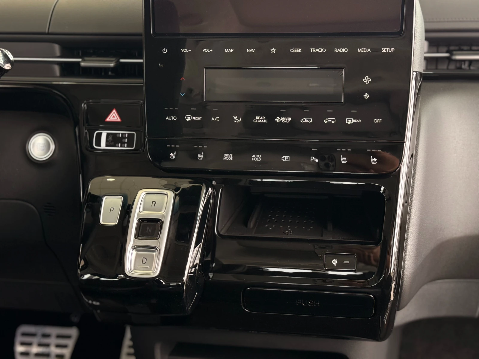 Hyundai Staria Luxury 1.6 T-GDI Hybrid 215 к.с. 6AT - изображение 9